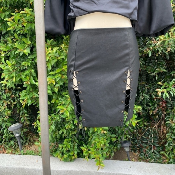 Olivaceous Double Lace Up Side Short Black Skirt - Picture 2 of 8